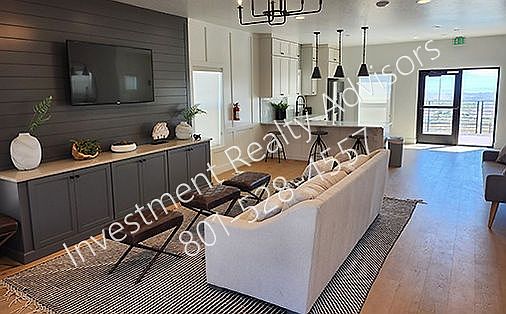 SCM-CLUBHOUSE 5 watermark_01152025