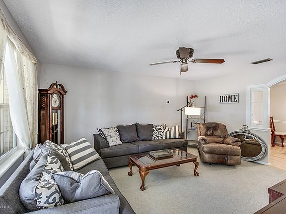 4th image of 1647 N Singleton Ave