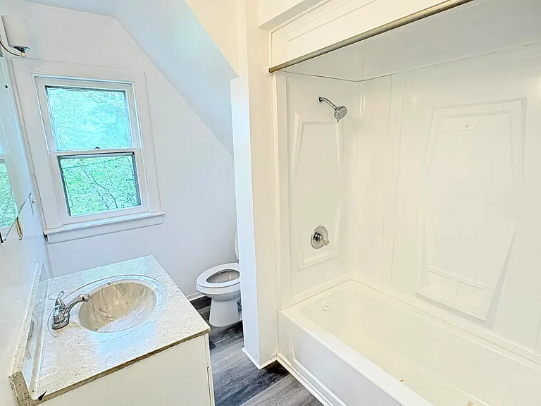 631 Curtis St — Photo 20
