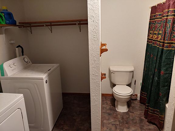 Bathroom 3/ laundry room
