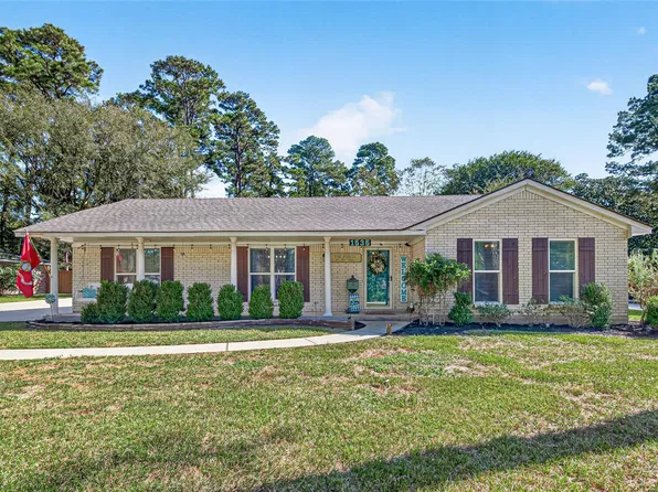 1535 Memorial Dr, Conroe, TX 77304