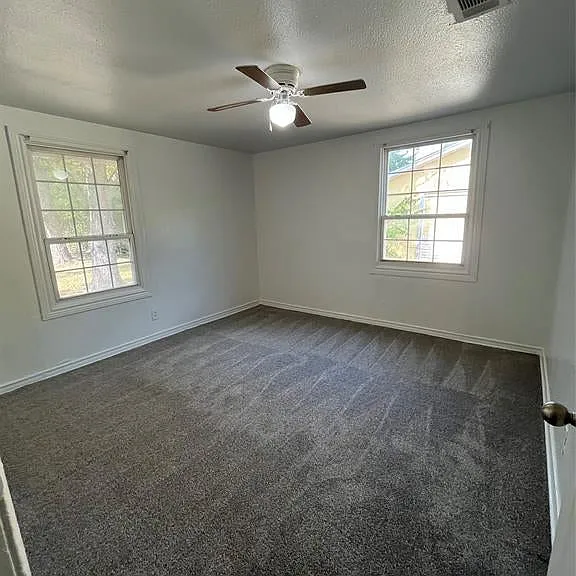 208 E 1st St — Photo 5