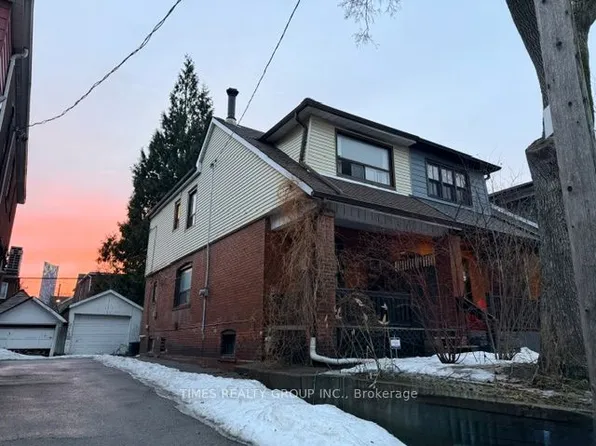 16 Nasmith Ave, Toronto, ON M5A 3J3