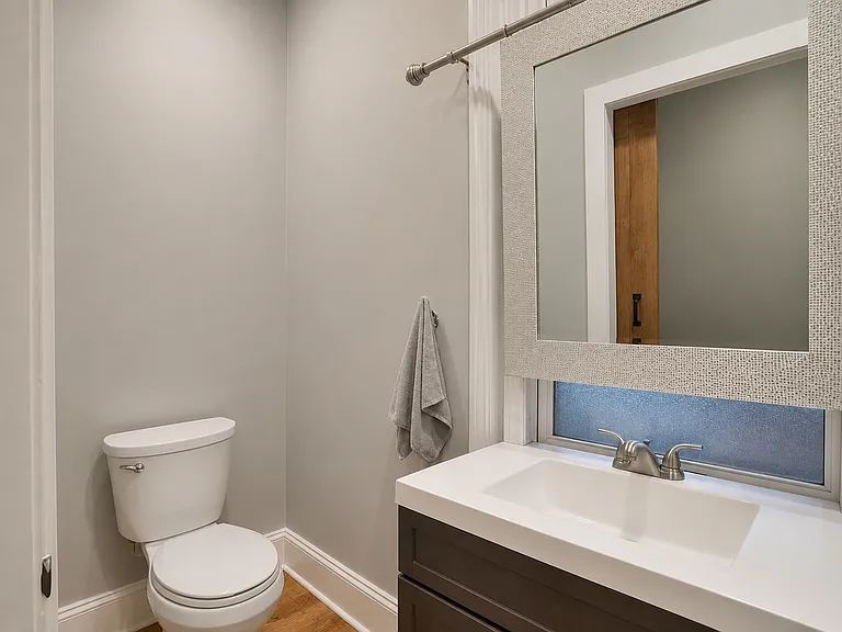 633 Center St — Photo 5