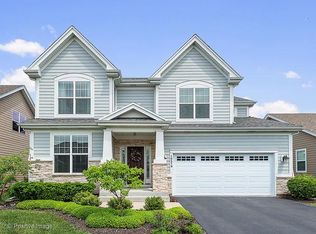 1N579 Golf View Ln, Winfield, IL 60190