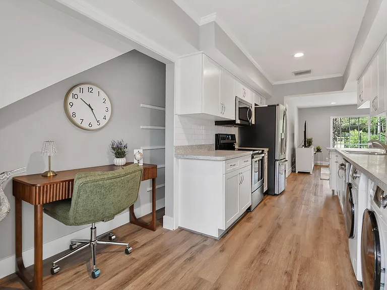 11521 Landing Pl #E1 — Photo 6