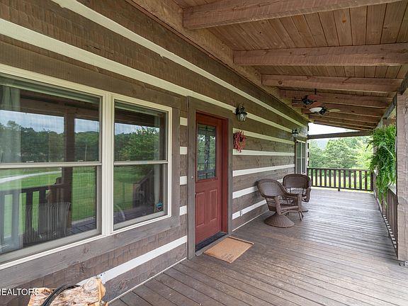 5th image of 1055 Laurel Bluff Rd