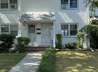 9 Roosevelt Ct, Metuchen, NJ 08840