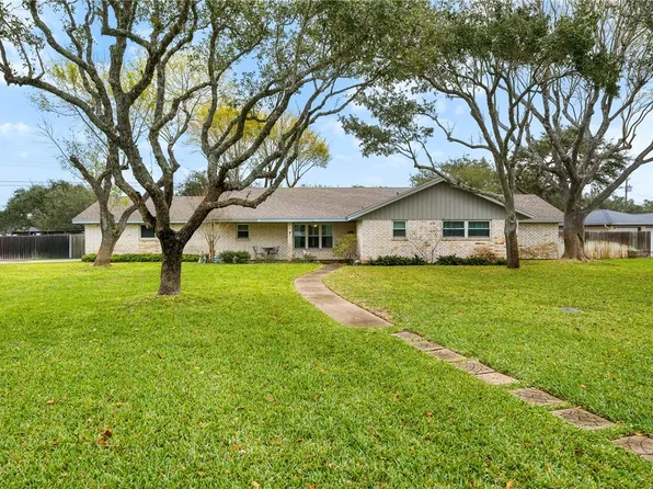 948 Oak Ave, Rockport, TX 78382