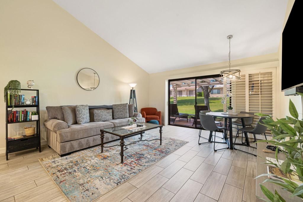 Apartment in Palm Desert, Riverside - View 4