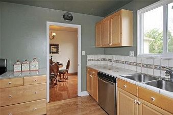 Kitchen :: 816 Vine Court