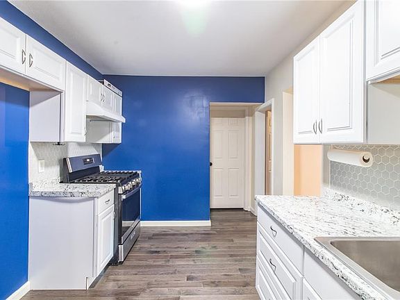 5th image of 1007 S Independence St