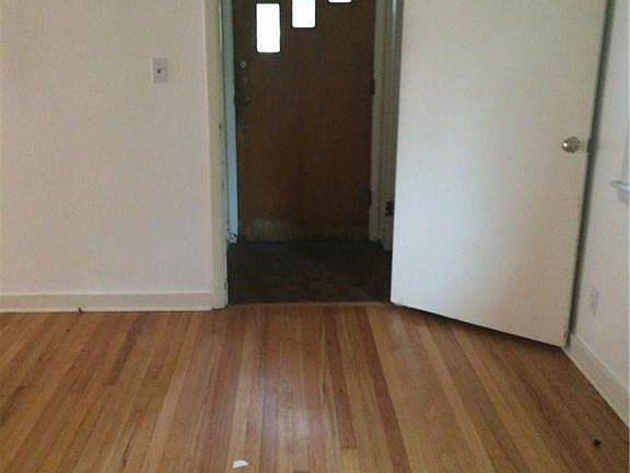 5th image of 1127 Meadowbrook Dr