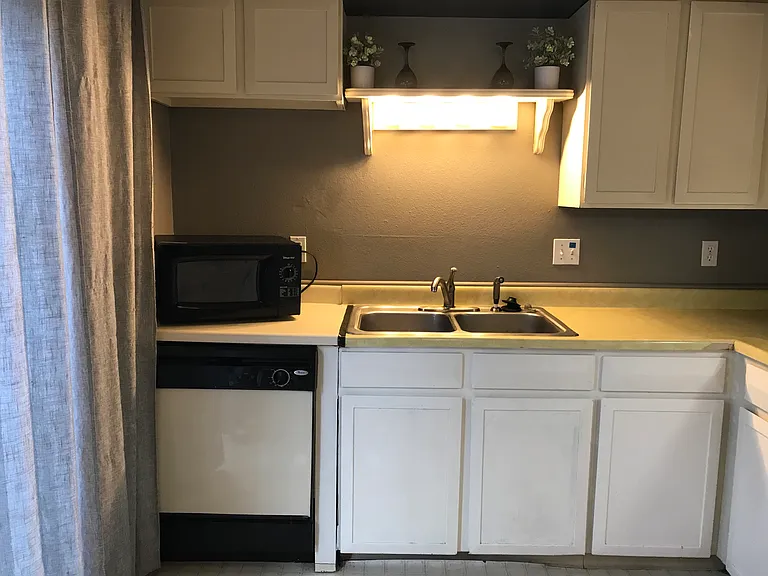 1607 Cottonwood Dr #13 — Photo 6