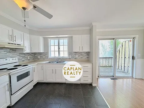 22 Chamberlain St #A — Photo 2