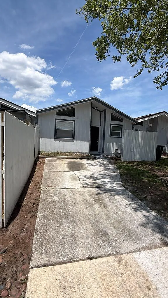 Building Photo - 10739 Kusaie Dr S