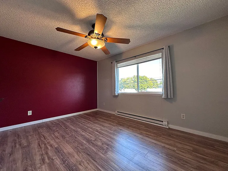 1589 NE Kane Dr — Photo 12