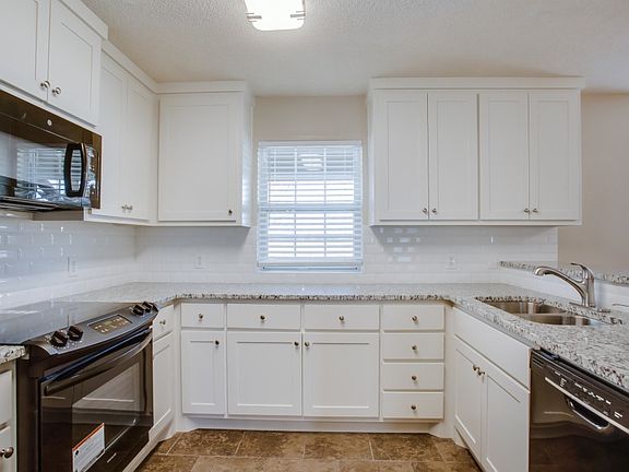 5th image of 102 Aubrey Ln