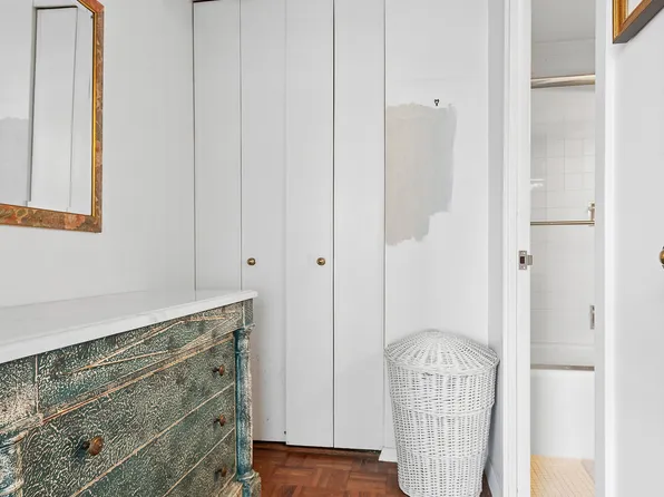 1065 Park Avenue image 6 of 12