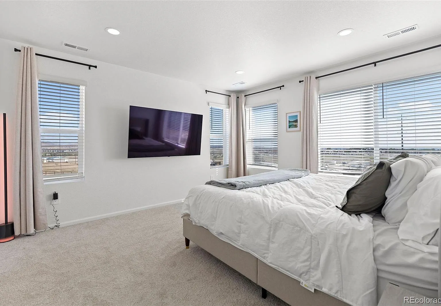4 bed, 3.5 bath, 2321 sqft, $3,650 — Photo 4