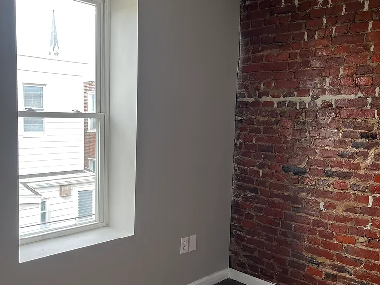 3156 Livingston St — Photo 11