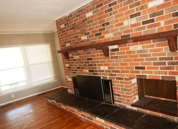 4th image of 11305 Parkmont Dr