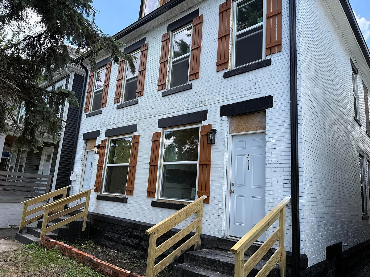 Building Photo - 411 Saint Clair Ave #409