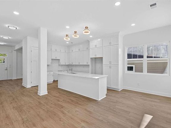 2nd image of 3208 Brantingham Rd