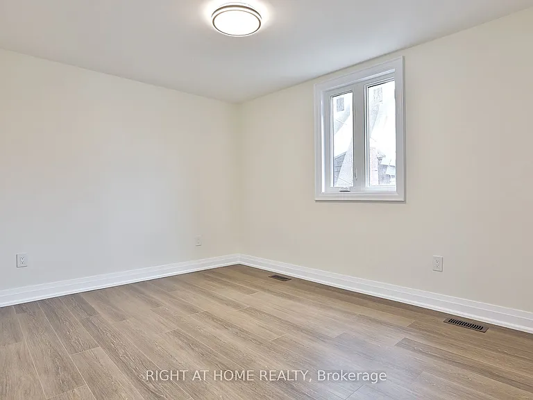 39 15th St #4 — Photo 14