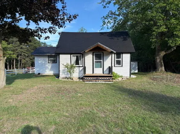 3968 N Jebavy Dr, Ludington, MI 49431
