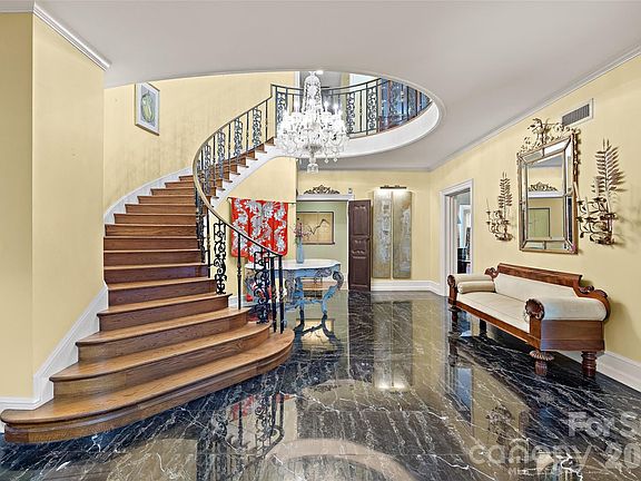 4th image of 832 Wren Rd