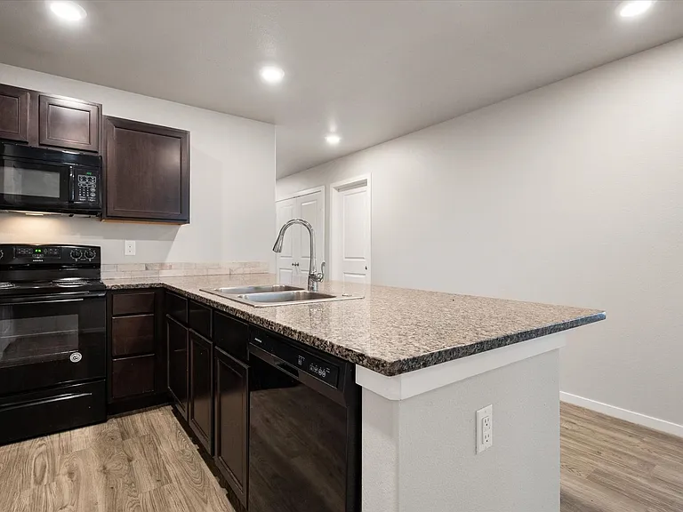 14409 Avenue X St — Photo 10