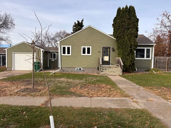 906 3rd Ave N, New Rockford, ND 58356