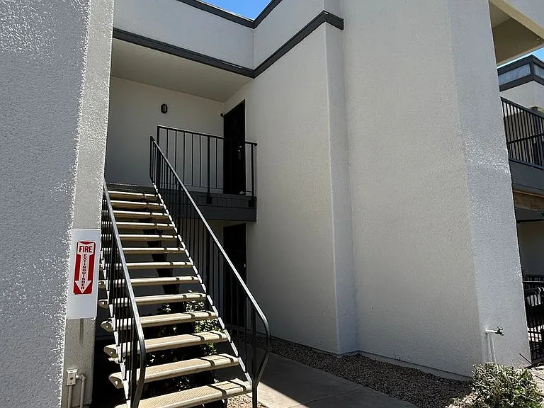 740 W Elm St #235 — Photo 2