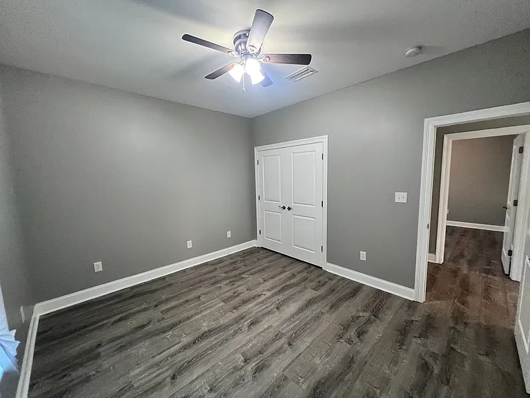 504 E Magee St — Photo 9