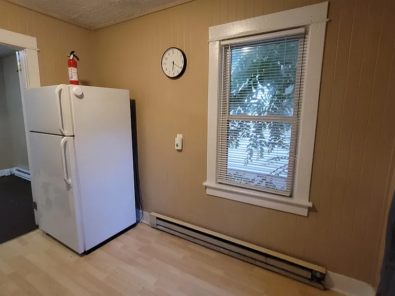 33 York Ave — Photo 14