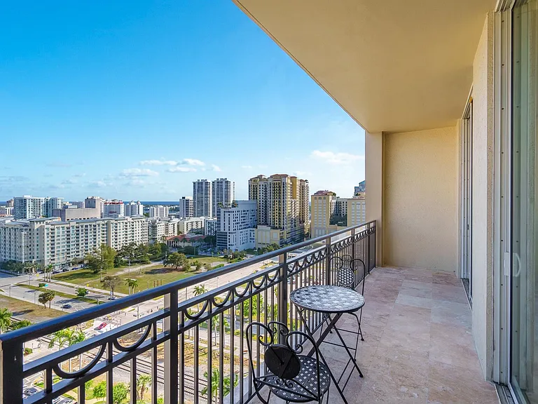 550 Okeechobee Blvd #LPH-06 — Photo 24