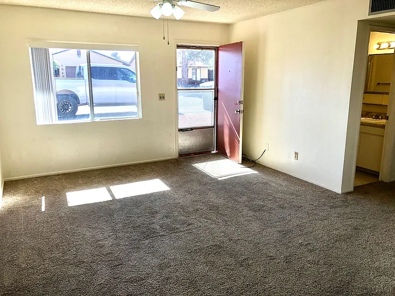 1943 Florence Ave — Photo 2