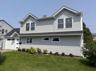 11 Wheelwright Ln, Levittown, NY 11756