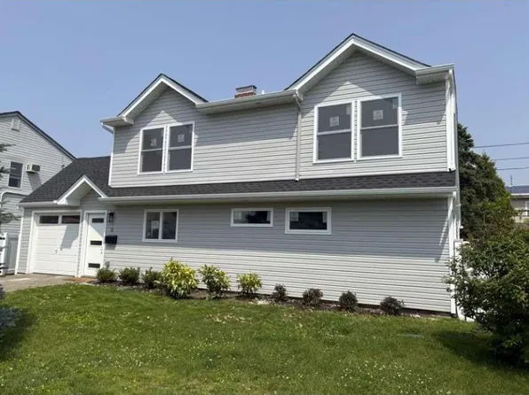 11 Wheelwright Lane, Levittown, NY 11756