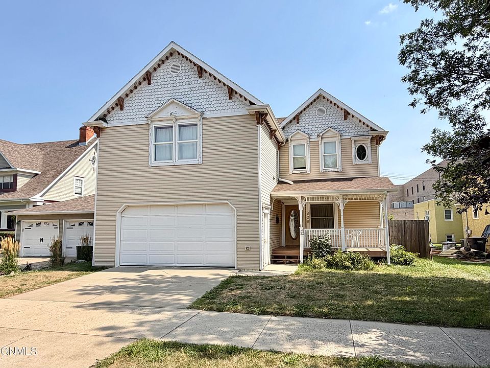1st image of 208 3rd Ave NW