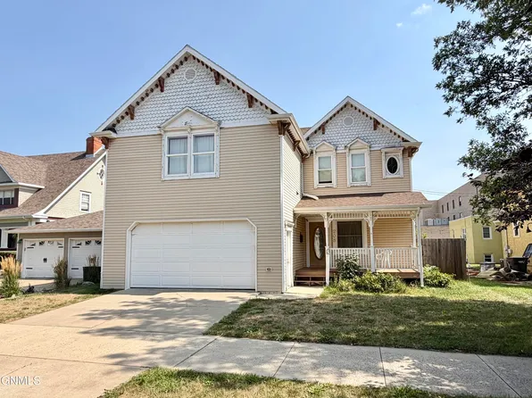208 3rd Ave NW, Mandan, ND 58554