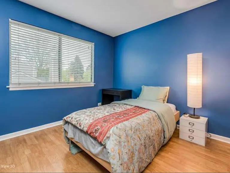 249 Brittany Dr — Photo 15