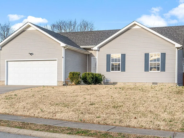 1390 Whitt Ln — Photo 3