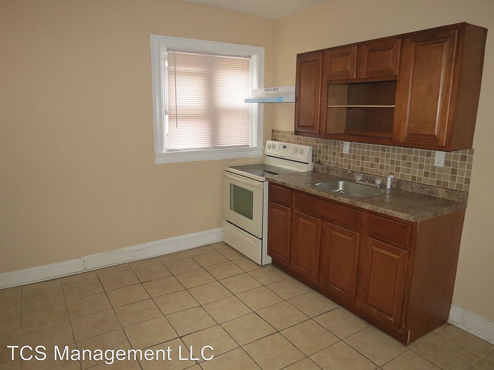 1st image of 1840 W Rockland St