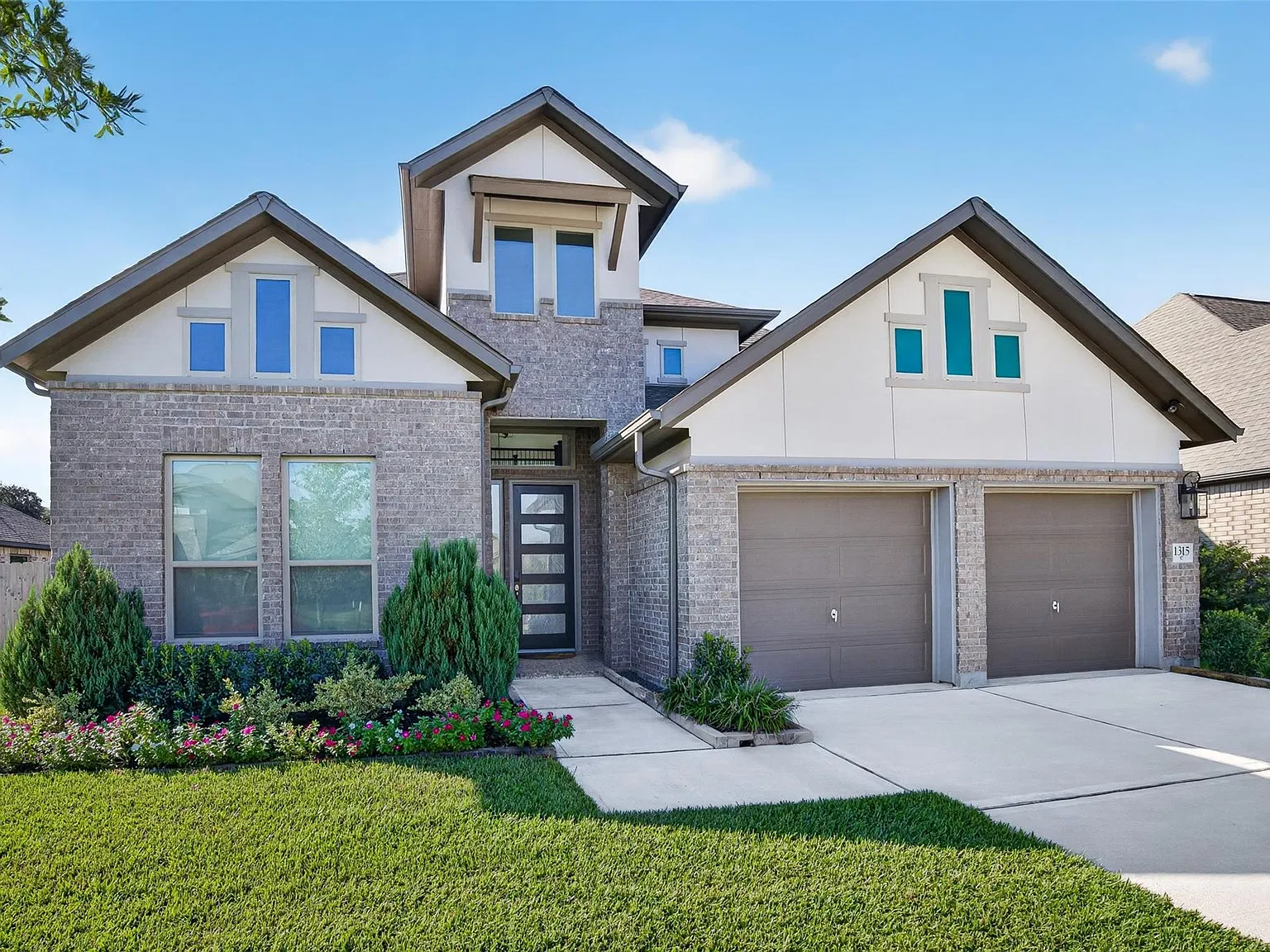 4 bed, 3.0 bath, 2578 sqft, $3,000 — Photo 2
