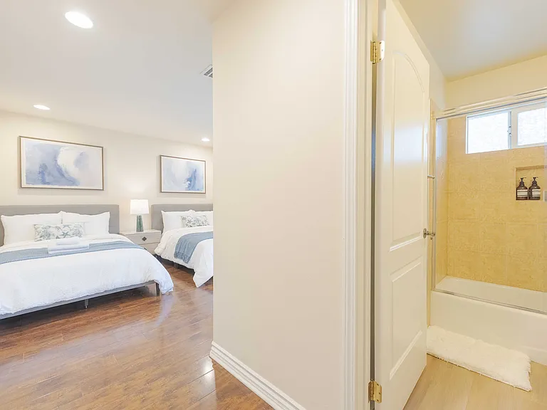 255 S California St — Photo 17