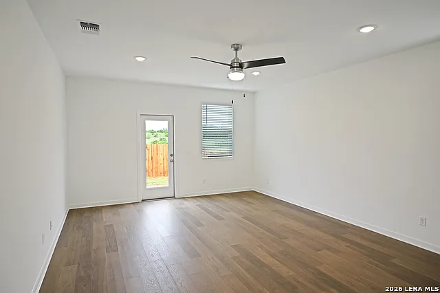 261 Elk Ave — Photo 11