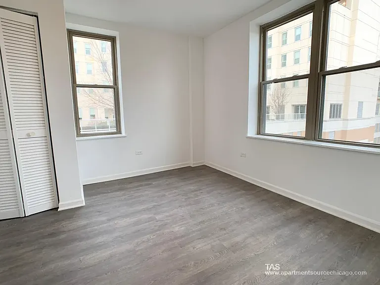 938 W Winona St #3 — Photo 5