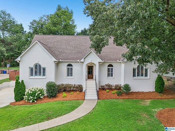 2nd image of 309 Palace Dr